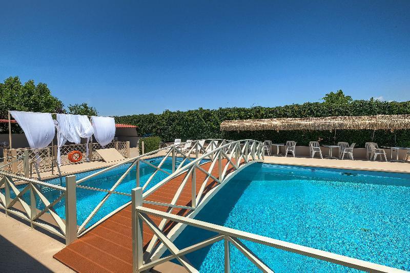 Hotel Taxiarhis Loutrá Killínis Dış mekan fotoğraf